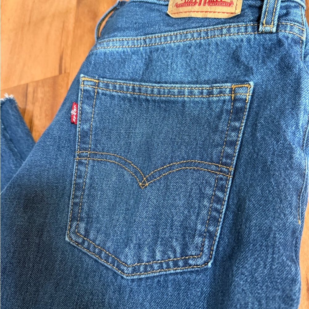 Levi's Classic Blue Jeans with Signature Stitching